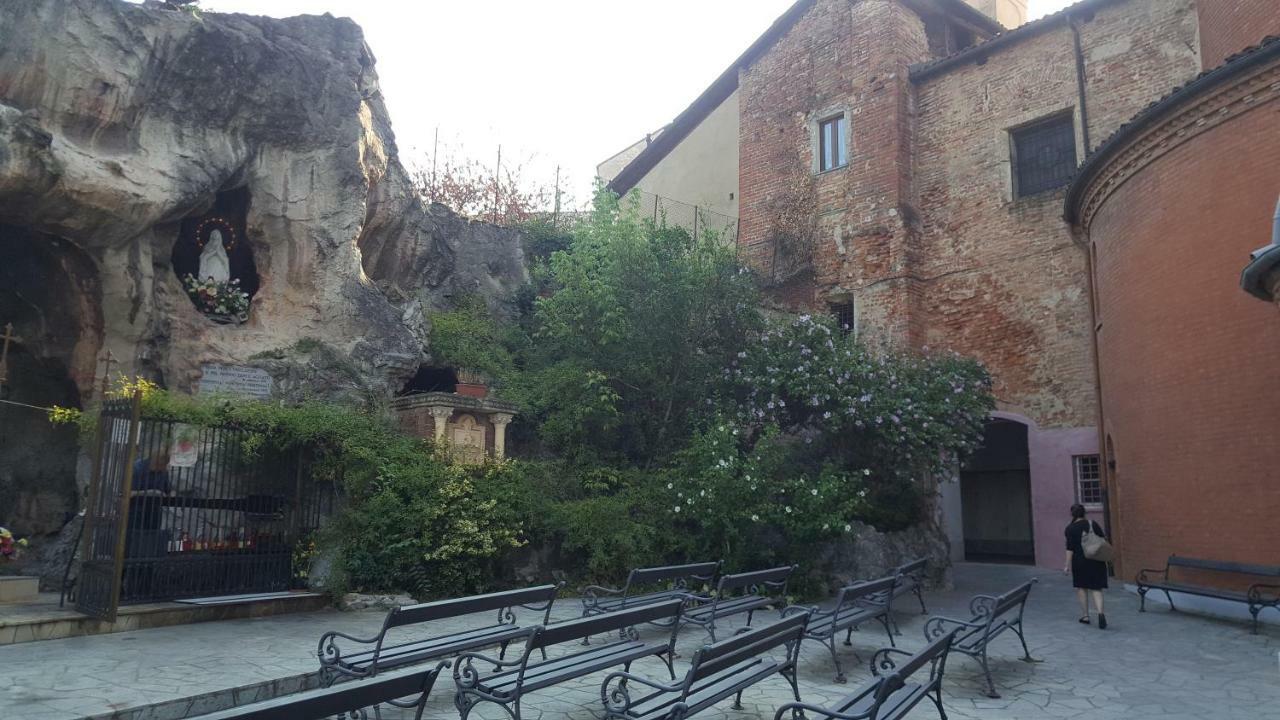 阿斯蒂Location Turistic Monolocale Nel Parco Del Santuario公寓 外观 照片